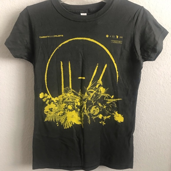 Hot Topic Tops - NWT Twenty One pilots Trench T-shirt